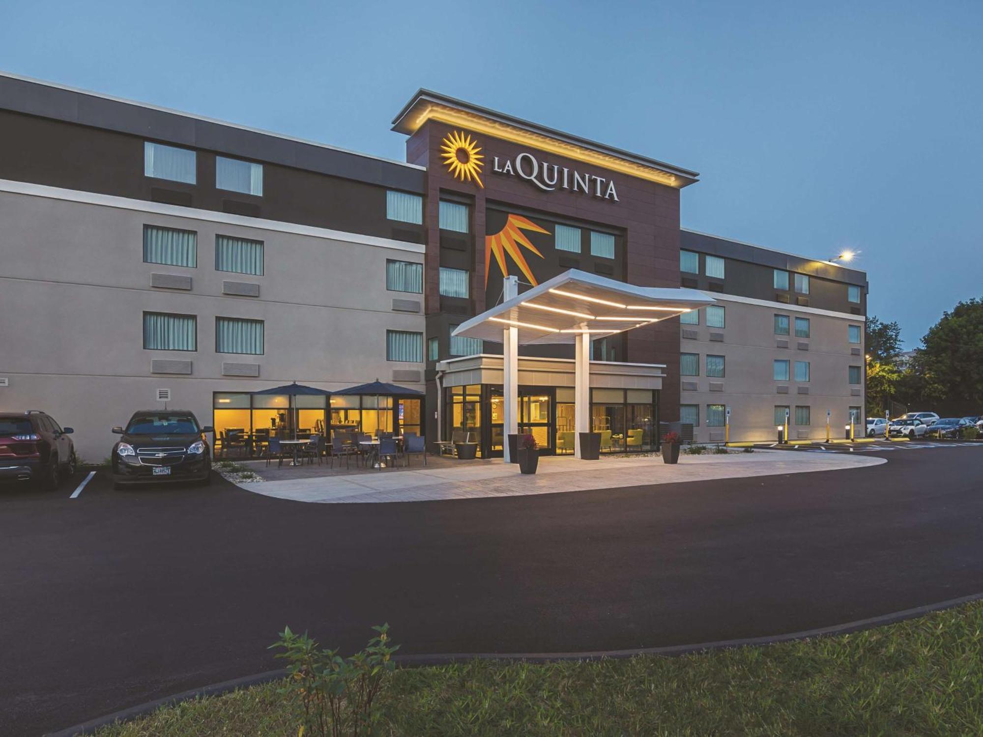 La Quinta By Wyndham Portland Hotel Exterior photo